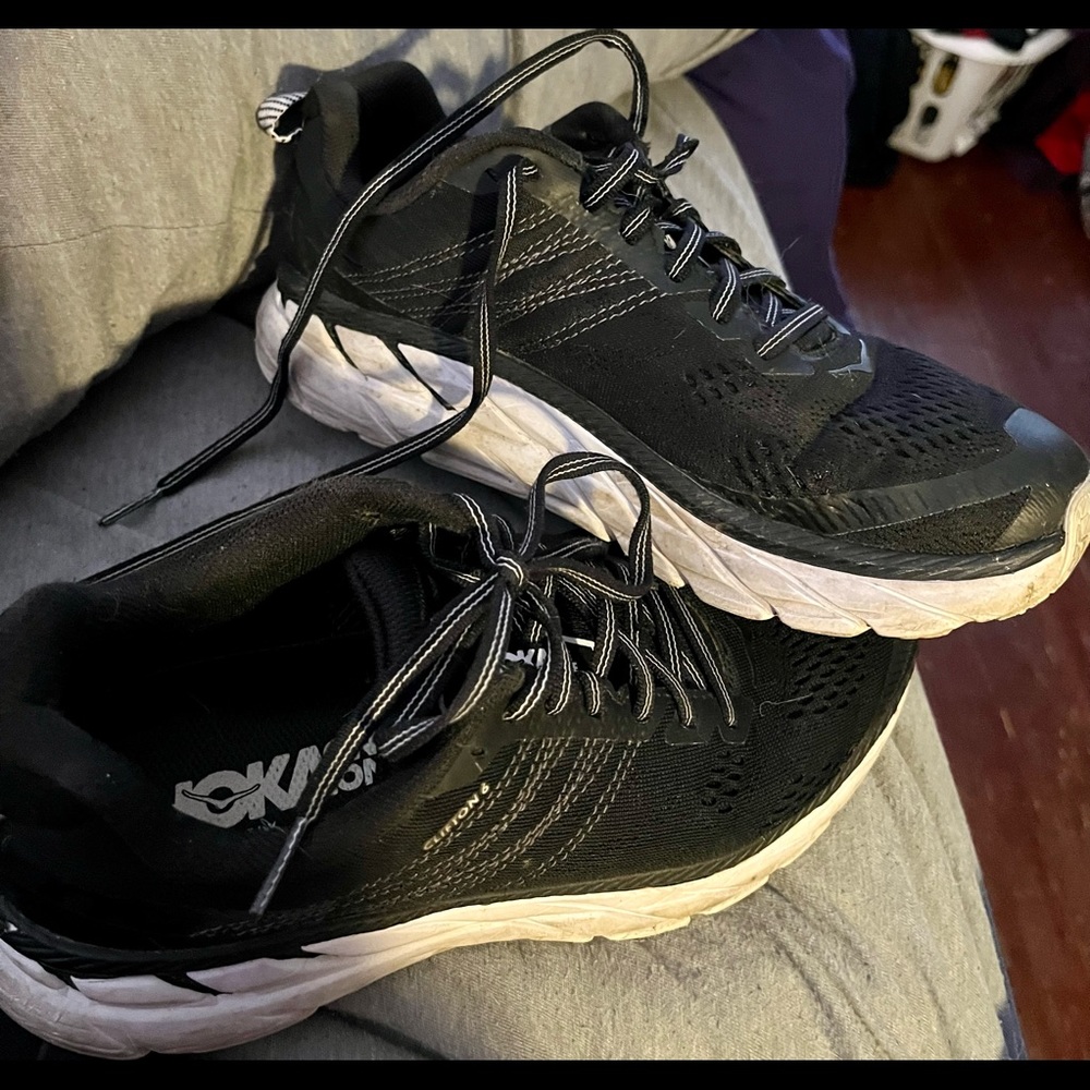 HOKA women’s Clifton 6 running shoes size 7 black